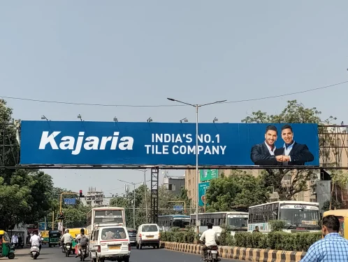 Gantry branding uses large, eye-catching displays in high-traffic areas to promote brands, ensuring maximum visibility and lasting brand awareness. Gantry branding uses large, eye-catching displays in high-traffic areas to promote brands, ensuring maximum visibility and lasting brand awareness.
