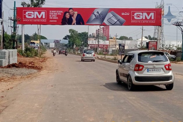 OOH advertising uses billboards, transit ads, and digital screens to capture attention, boost brand awareness, and engage a mass audience. OOH advertising uses billboards, transit ads, and digital screens to capture attention, boost brand awareness, and engage a mass audience.