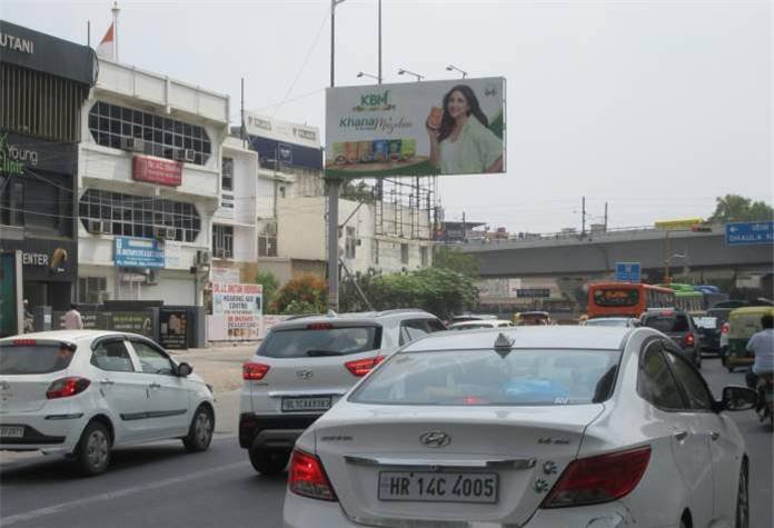 Unipole Advertising in Raja Garden Chowk - Delhi