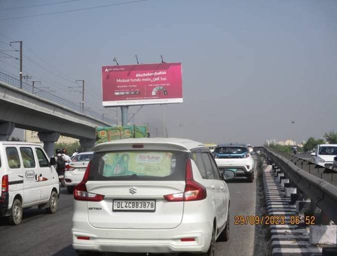 Unipole Advertising in Mathura Road Delhi - Delhi