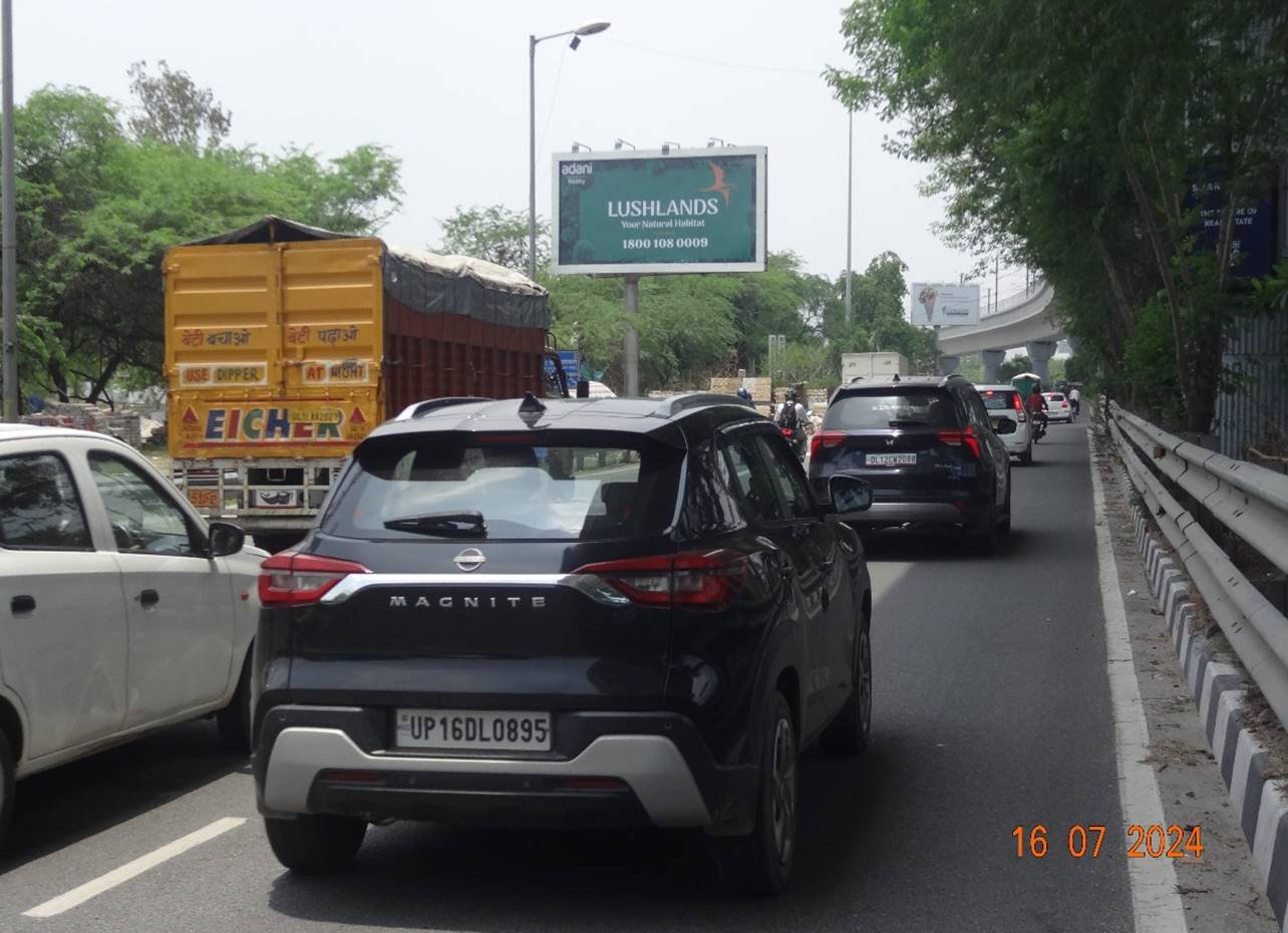 Highway Hoardings at Le Meridien Hotel Gurugram - Gurugram