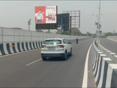 Premium Flyover Unipole by Unipole Advertising Company in Lucknow | ACME Advertising Co. Unipole advertisement on flyover installed by ACME Advertising Co., a leading Unipole Advertising Company in Lucknow.