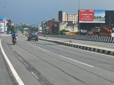 Digital Billboard Companies in Lucknow – Ring Road Ring Road near Tedhipulia in Lucknow with large billboards installed by leading digital billboard companies in Lucknow for high-visibility advertising.