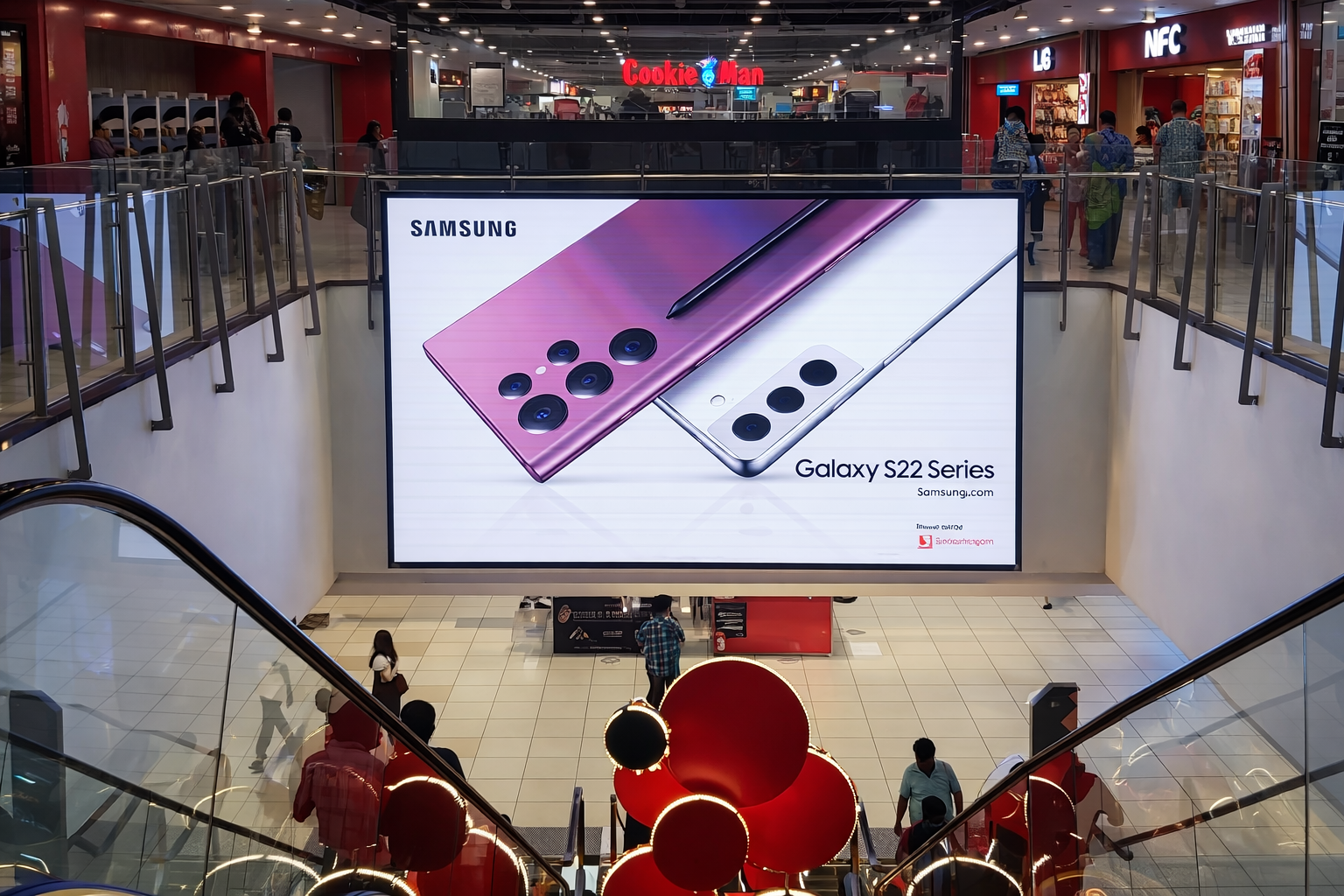 Large Atrium LED Screen Mall Advertising | ACME Advertising Large atrium LED screen mall advertising display inside shopping mall by ACME Advertising