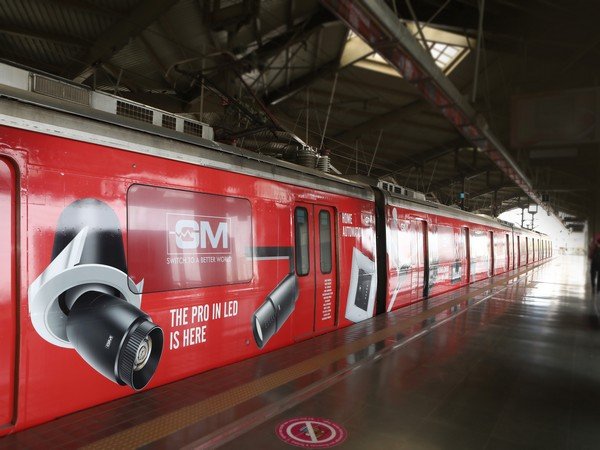 Digital board advertising in Esplanade in Kolkata Metro - 