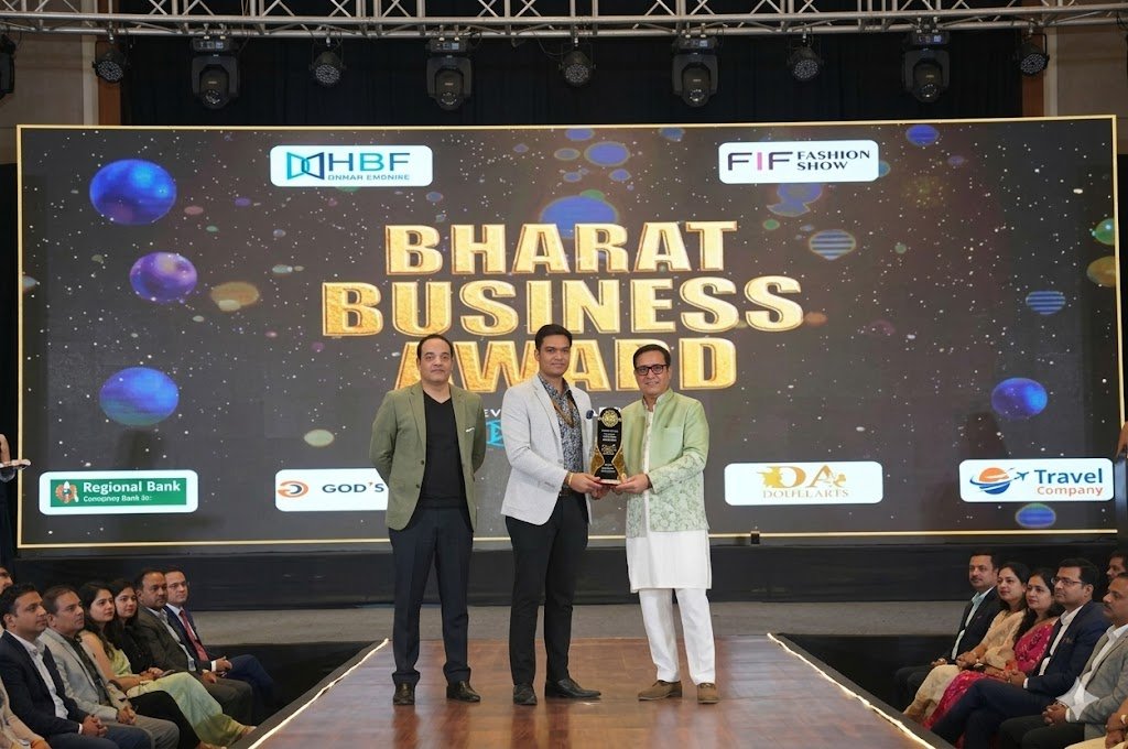 Sponsored the event and received the Excellence in Outdoor Media Award from Ashneer Grover, Founder club 2025. Awards and Event Sponsored the event and received the Excellence in Outdoor Media Award from Ashneer Grover, Founder club 2025.